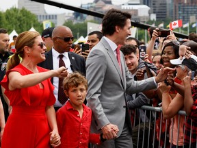 Kanados ministras pirmininkas Justinas Trudeau su šeima atvyksta dalyvauti Kanados dienos ceremonijoje Otavoje.