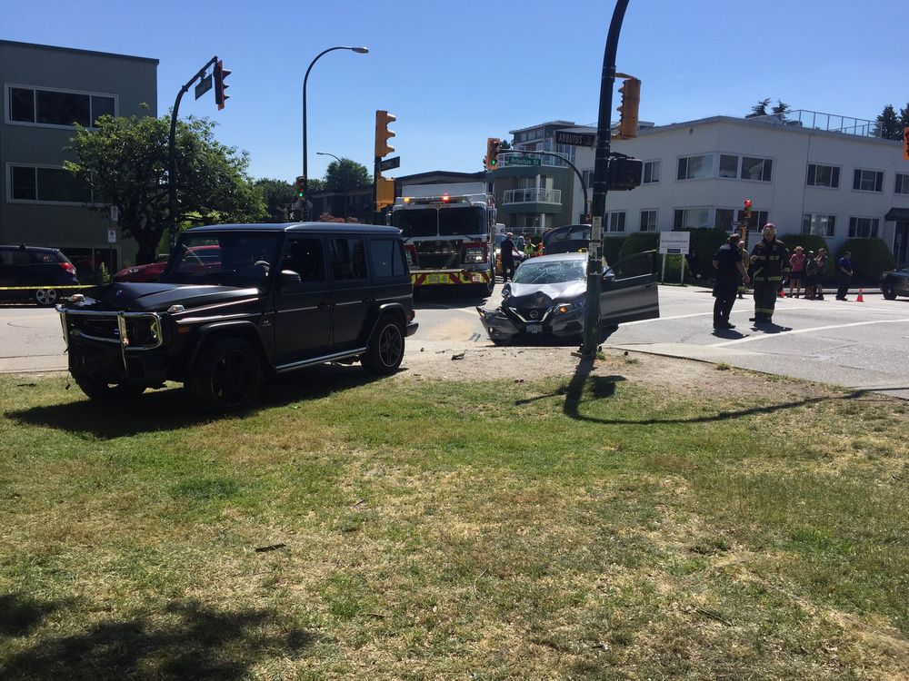 2 seriously injured in 2-car crash in Vancouver