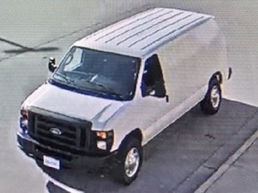 Die Polizei veröffentlichte dieses Bild eines weißen Econoline-Vans, von dem sie glaubt, dass zwei Komplizen Rabih Alkhalil bei der Flucht aus dem North Fraser Pretrial Centre geholfen haben.