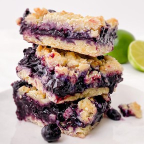 Made with a buttery and crumbly sugar-cookie crust, a layer of thick and jammy blueberry compote, another layer of white chocolate chips and finally a layer of sugar cookie crumble, these squares are the perfect year-round dessert.