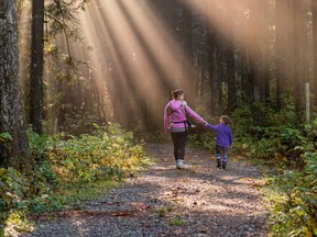 „Wir sind sehr besorgt darüber, dass der Zugang zu Orten im Freien für Fliegenfischer, Wanderer, Vogelbeobachter, Kajakfahrer und andere Erholungssuchende allmählich verschwindet“, sagt Louise Pedersen vom Outdoor Recreation Council von BC