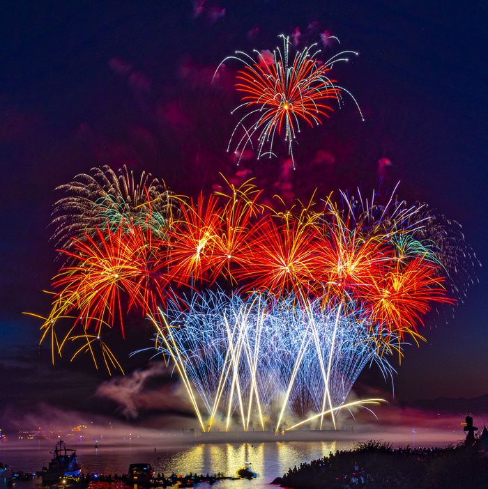 Canada wins Celebration of Light: See photos, video from