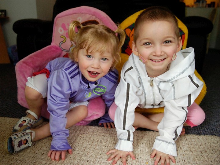  Five-year-old Kaylanna Lipinski, right, with her sister Ariel Wagner, 3, at their Pitt Meadows home March 15, 2008.
