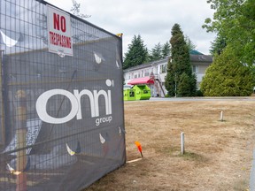 Onni está desarrollando nuevas estructuras en el sitio del hospital George Pearson en Vancouver, incluidas nuevas casas para los residentes del antiguo hospital, visto a la derecha, al fondo.