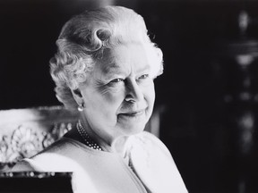 The death of Her Majesty Queen Elizabeth II was announced on Twitter by the Royal Family's Twitter account was accompanied by a portrait taken by the late English photojournalist Jane Bown. The striking black-and-white portrait was taken in 2006 on the occasion of the Queen's 80th birthday.