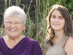 Katie Holness et sa grand-mère, Amy Holness. Photo : Sophie Lecavallier.