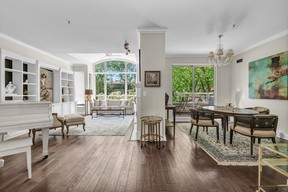 Este apartamento de dos habitaciones en Point Grey se puso a la venta por $1,388,000 y se vendió por $1,450,000.