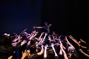 Le Théâtre la Seizième présente Un. Documents. Troy au Scotiabank Dance Centre les 11 et 12 novembre.
