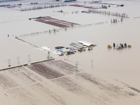Una vista aérea de las inundaciones en Abbotsford el 23 de noviembre de 2021.