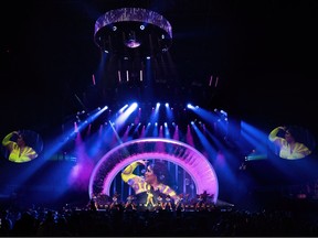 Lizzo se presenta en el escenario durante The Special Tour en el Moody Center en Austin, Texas, el 25 de octubre de 2022.