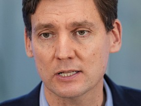 นายกรัฐมนตรี BC David Eby พูดระหว่างการประกาศที่เมืองริชมอนด์ รัฐบริติชโคลัมเบีย เมื่อวันอาทิตย์ที่ 27 พฤศจิกายน 2022 เกี่ยวกับการขยายโครงการที่ช่วยให้แพทย์ที่ผ่านการฝึกอบรมในระดับสากลได้รับใบอนุญาตประกอบวิชาชีพในรัฐ