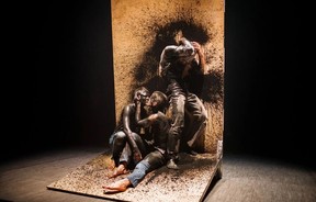 Les cries des méduses by Alan Lake Factori(e) is a dance show based on the famous painting The Raft of the Medusa.