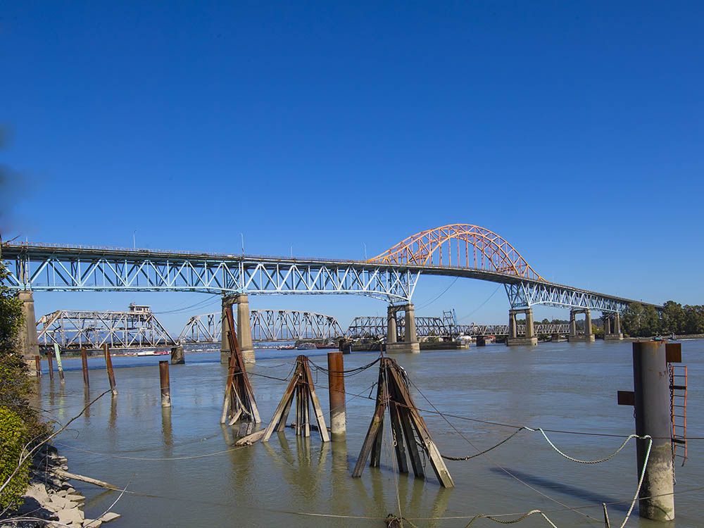 Pattullo Bridge closed to all vehicle traffic overnight Thursday