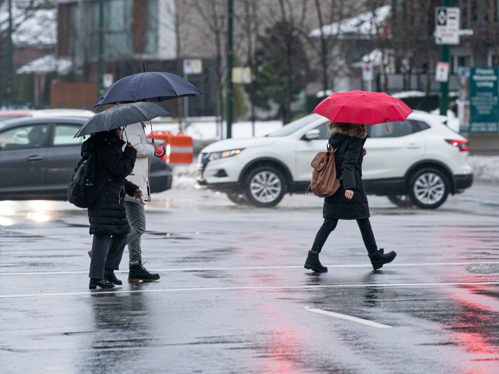 冬季来临，温哥华变身“湿漉漉”的圣诞城