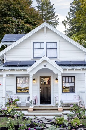 Pamela Anderson's heritage home on Vancouver Island.