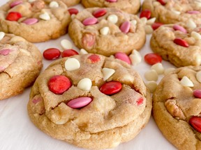 Valentine's Day chocolate dhip cookies.