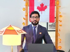 Syrian refugee 'man at the airport' is now a Canadian citizen