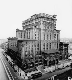 Historical photos of the Hotel Vancouver: The second Hotel Vancouver which opened in 1916 and was demolished in 1949. Georgia St. facade with Granville St. on the left.