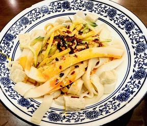 Liang pi noodles at Lao Cai.