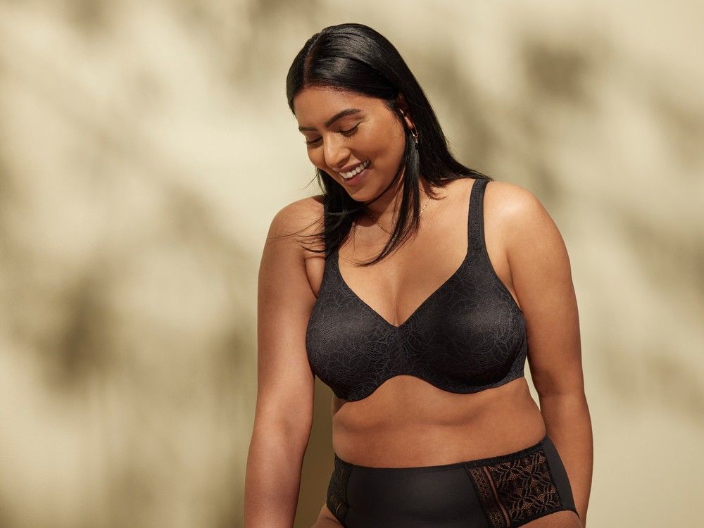 WonderBra Canada - Our Plus size style 1934 offers it all: breathable  fabric, cushioned Stay-put straps, side shaping, and a contemporary look.  Consider this one a must-have!