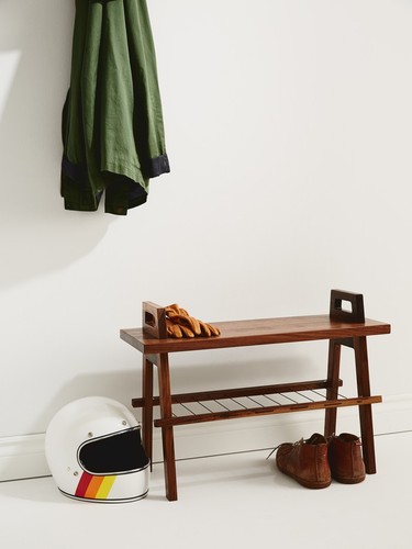 Entryway storage bench by Uset Coutumes.