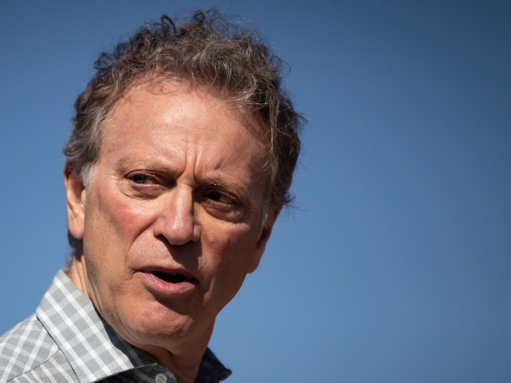 Vaughn Palmer B.C. takes a middle line between Ottawa and Alberta