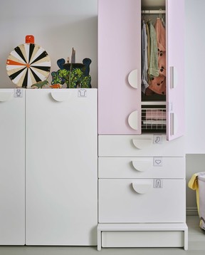 Kids’ bedroom solutions by Ikea where labelling makes life easier.