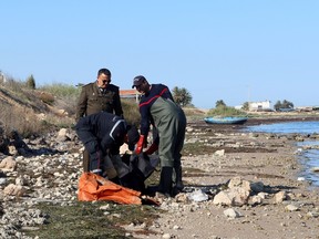 Coastguards retrieve a body, which according to them belongs to a migrant, in Sfax, Tunisia April 26, 2023.  REUTERS/Jihed Abidellaoui