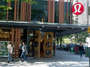 lululemon robson vancouver