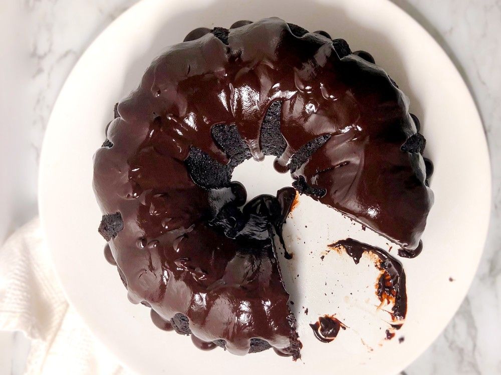 One Bowl Chocolate Cake (No eggs, No butter) ⋆