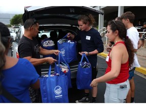Volunteers distribute donations in Kahului, Hawaii. Photographer: Justin Sullivan/Getty Images