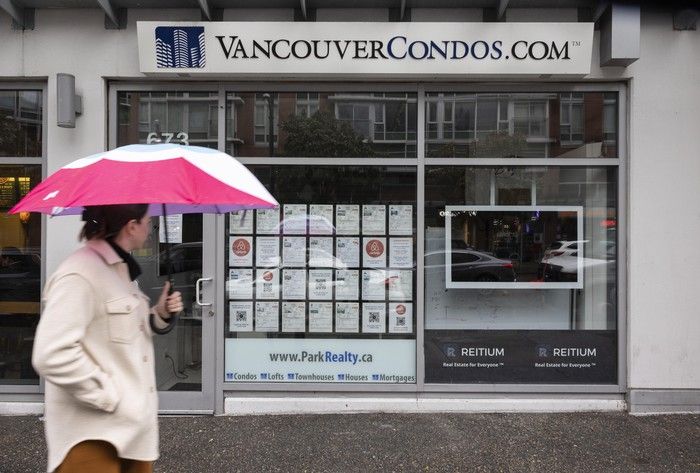 Vancouver, BC: October 18, 2023 -- Vancouvercondos.com at 673 Abbott Street in Vancouver, BC Wednesday, October 18, 2023. New rules that regulate Airbnb listed properties are being rolled out by the province to address concerns that they lower the housing stock. (Photo by Jason Payne/ PNG) (For story by Dan Fumano) [PNG Merlin Archive]