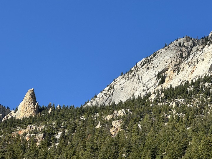  The limestone cliffs in Marble Canyon Park.