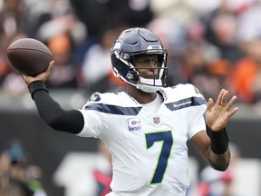 The Seahawks believe quarterback Geno Smith will be able to play against the 49ers despite a contusion to the triceps on his throwing arm that knocked him out for part of Sunday's game.