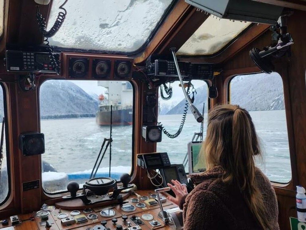 “历史性的圣诞节：全女性拖船团队的海上变革”