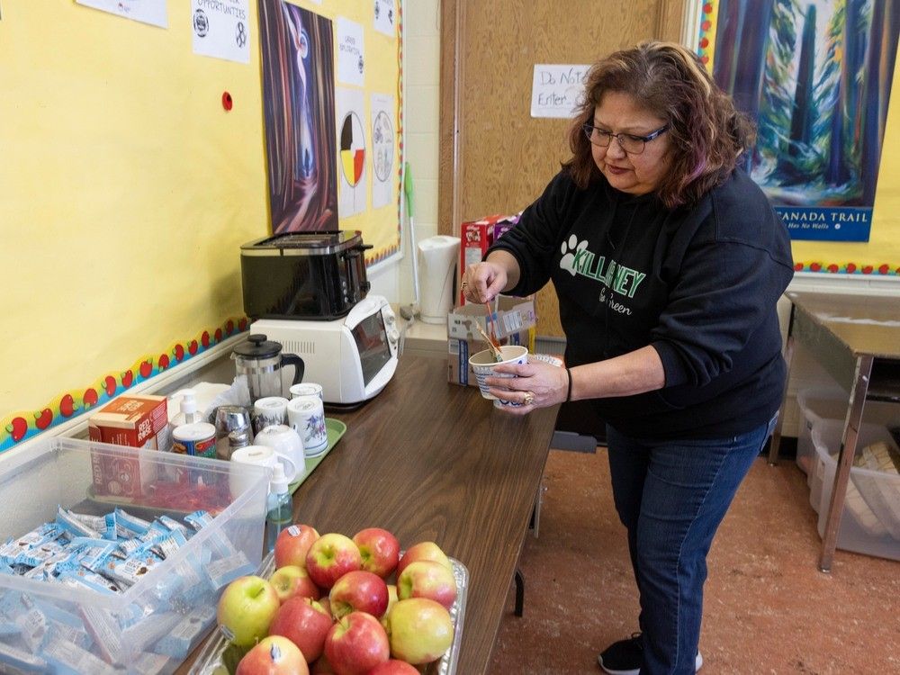 “收养学校”计划：东温哥华学校食物和衣物需求激增