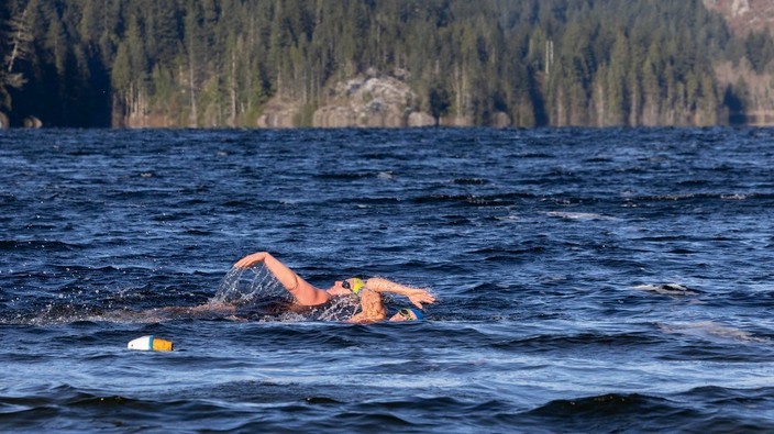 A little cold air doesn't stop Metro Vancouver's cold-water fans