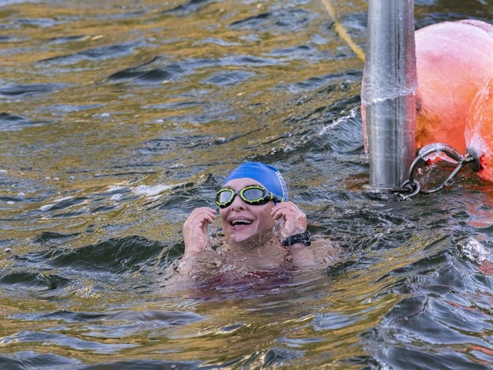  Roberta Cenedese at Buntzen Lake in Anmore on Friday. Along with friend Jessi Harewicz, the pair swim several times a week during the winter.
