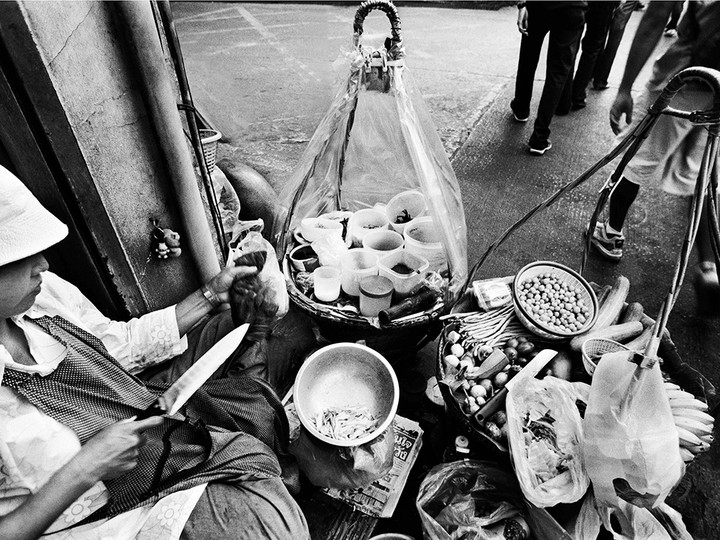  A typical hahp food seller, the most common form of street food in Bangkok.