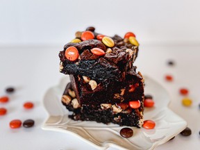 Rich, chewy and chocolatey peanut butter brownies.