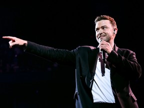 贾斯汀·汀布莱克 (Justin Timberlake) 于 2024 年 4 月 29 日在温哥华罗杰斯体育馆 (Rogers Arena) 举行的 Forget Tomorrow 巡演开幕之夜的照片。