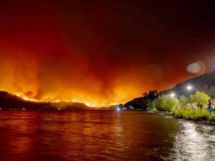  File photo of the McDougall Creek wildfire in West Kelowna. Photo: AFP.