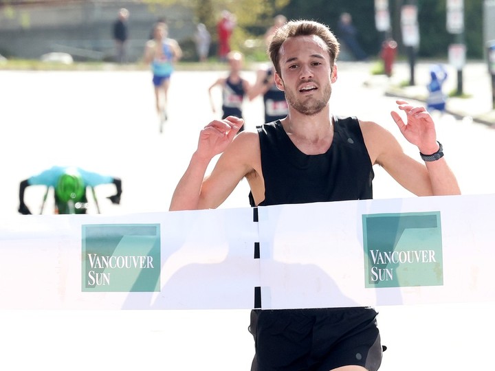  Thomas Fafard from Repentigny, QC crosses the finish line to win the 2024 Vancouver Sun Run with a time of 28 min, 45 sec in Vancouver, B.C., on April 21, 2024.