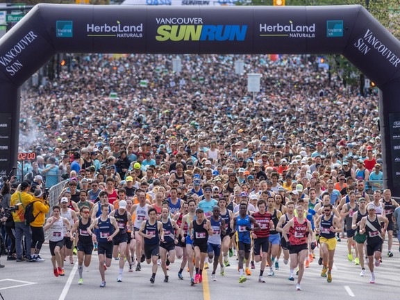 Sun Run celebrates 40th anniversary under blue skies | Vancouver Sun