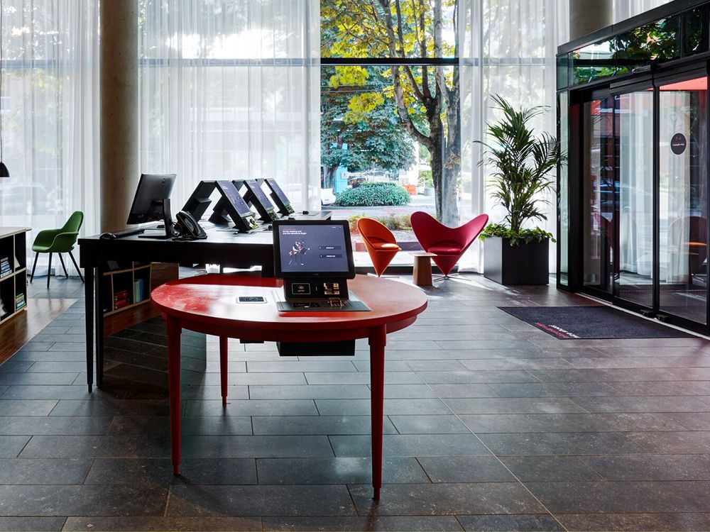 El check-in y el check-out automáticos parecían convenientes en un hotel ubicado a la sombra de las oficinas centrales de Microsoft y Amazon.