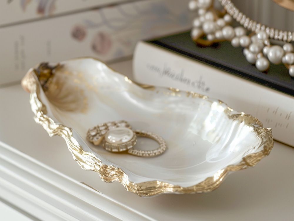 Plat de coquille d'huître par Friday Harbor Lifestyle Co, basé à Vancouver.