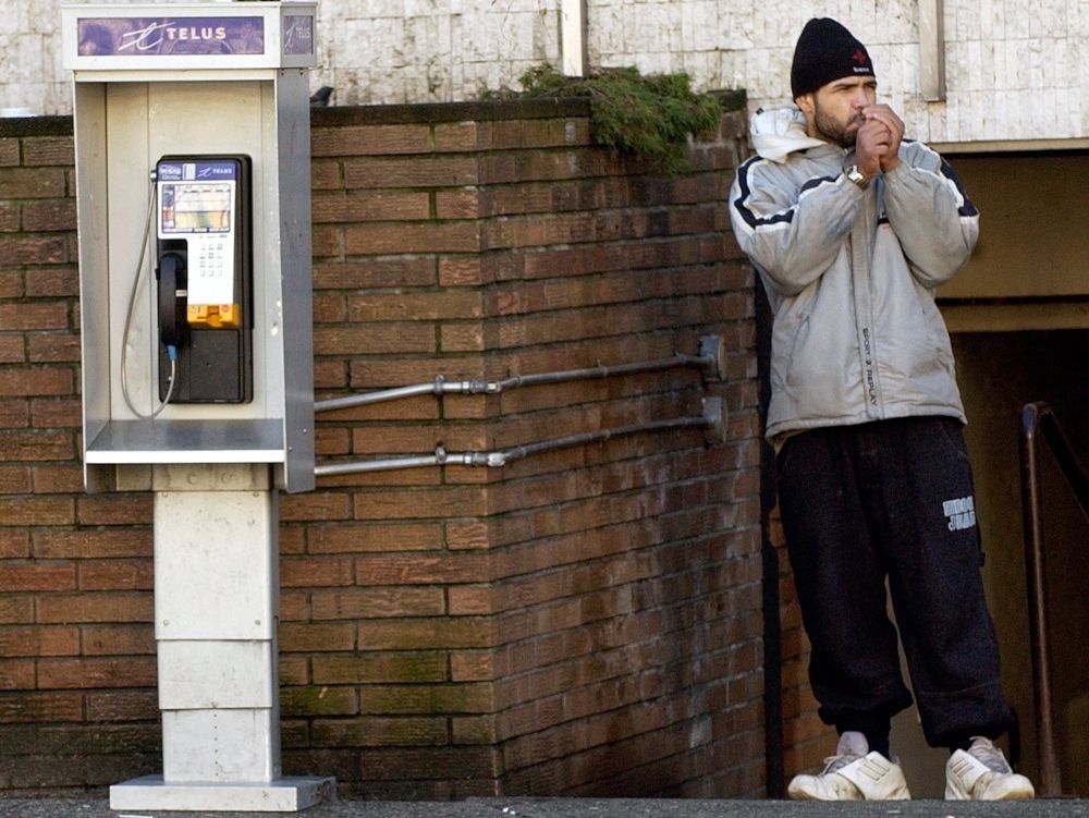 M~ prv011504payphone-11