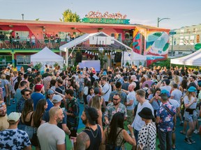 Granville Island réinvente l'espace Emily Carr, le groupe veut un centre artistique 8 3 juillet 2024 - Photo de la fête de rue de Mount Pleasant au City Centre Artist Lodge dans le cadre du Vancouver Mural Festival en 2023 (Photo soumise : VMF)