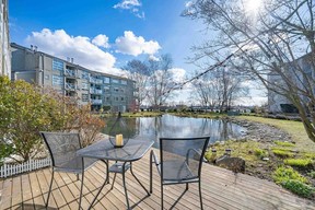 River views and walking trails are close at hand.