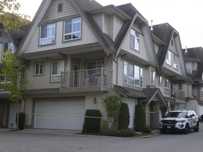 Un homme de Surrey condamné à 10 ans de prison pour avoir poignardé 3 membres de sa famille, tuant 1 personne 2 Coup de couteau à Surrey